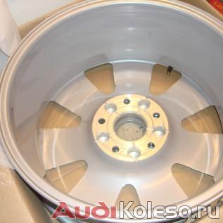 Диски оригинал Audi Q7 R18 4L0601025AF фото диска внутри